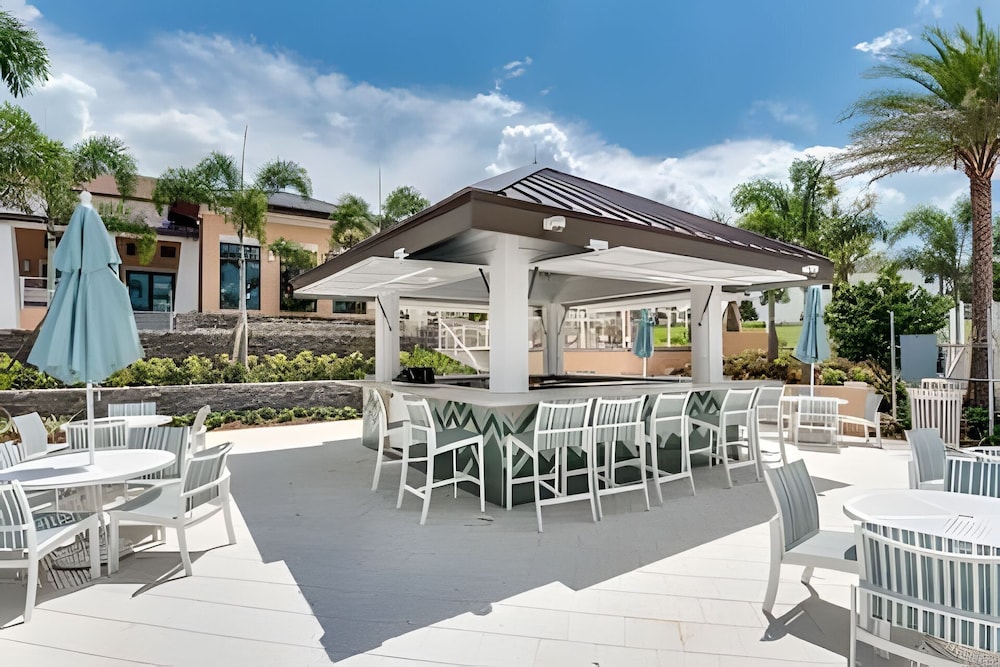 Luxury 5-bed Home With Private Splash Pool