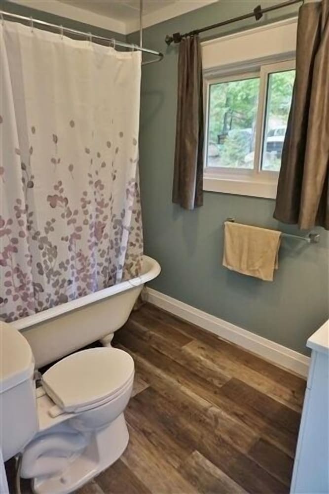 156 Eels Lake 2 Bedroom Cottage