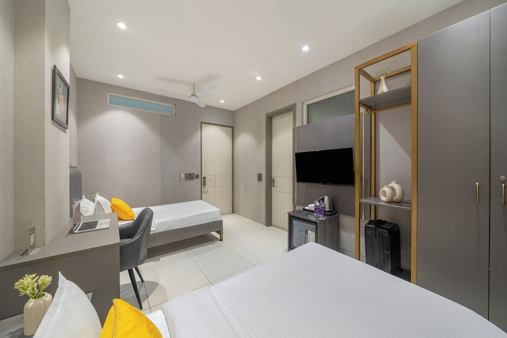 Lime Tree Hotel & Stays Greater Noida Nearby India Expo Centre & Mart