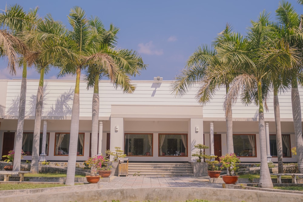 Dat Lanh Resort