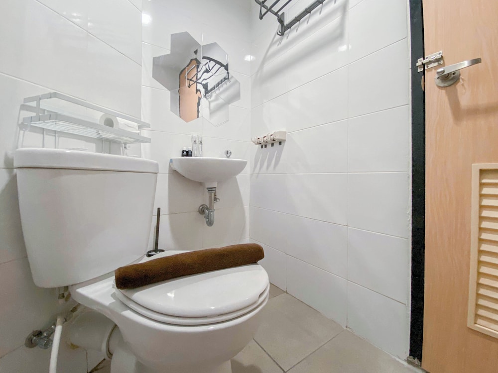 Cozy And Enjoy Living Studio At The Alton Apartment