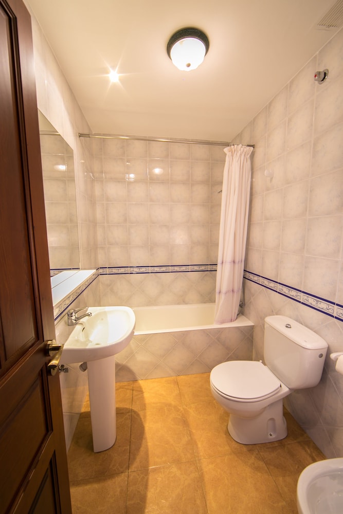 Hotel Restaurante Quintanares - Property Image 5