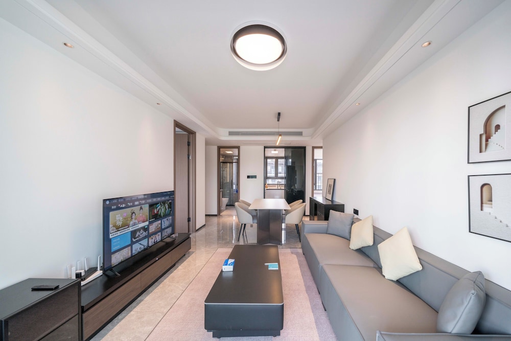 Tyms Hongqiao Deluxe 3BR 2BA APT