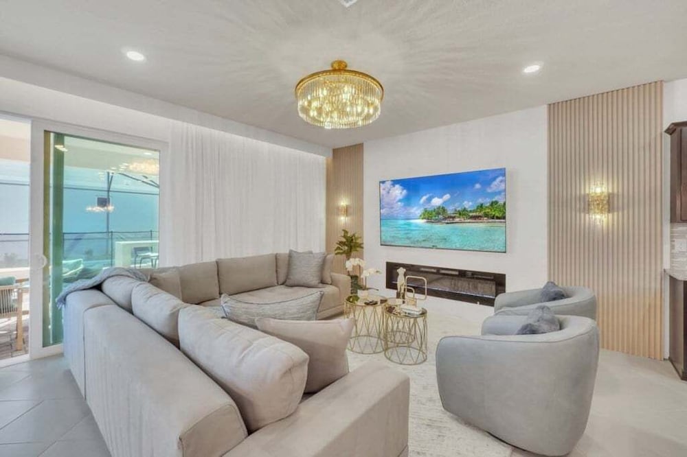 10 Bed 8 Bath Villa Gamesroom & Pool 16284saint 10 Bedroom Villa