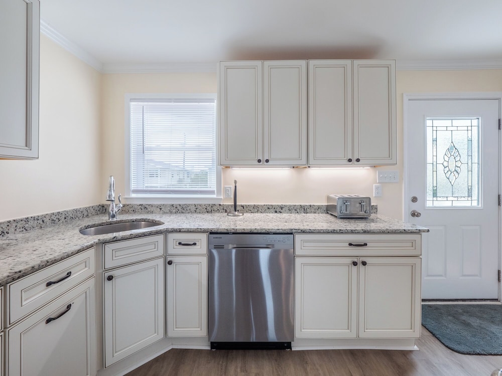 Bear's Den by Topsail Realty