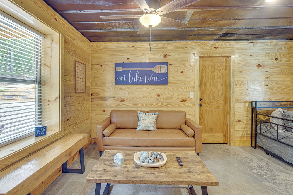 3 Mi to Water: Logan Martin Lake Cabin Getaway
