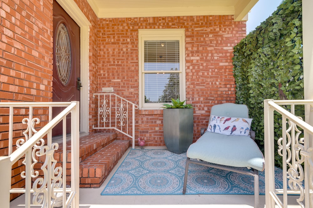 2 Mi to Beach: Galveston Vacation Rental!