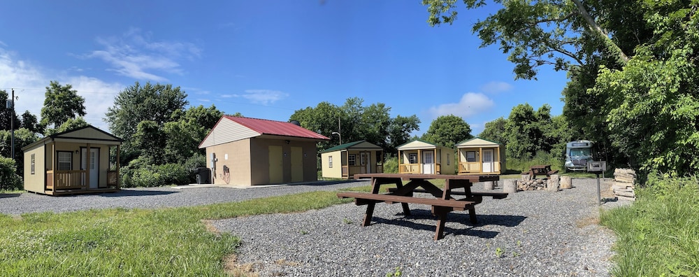 Canal Cabins