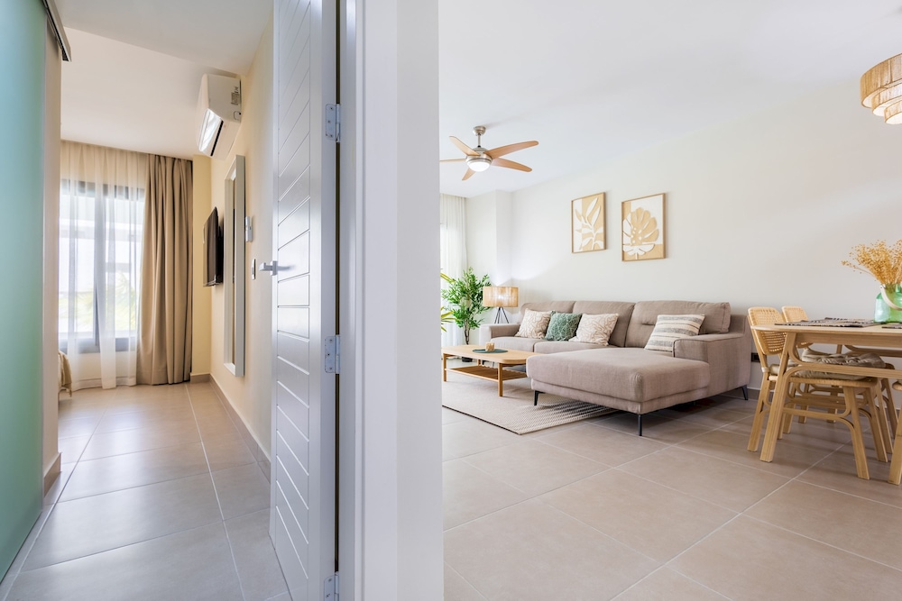 Chic 2BR Stay w Terrace Picuzzi 5 Min to Beach