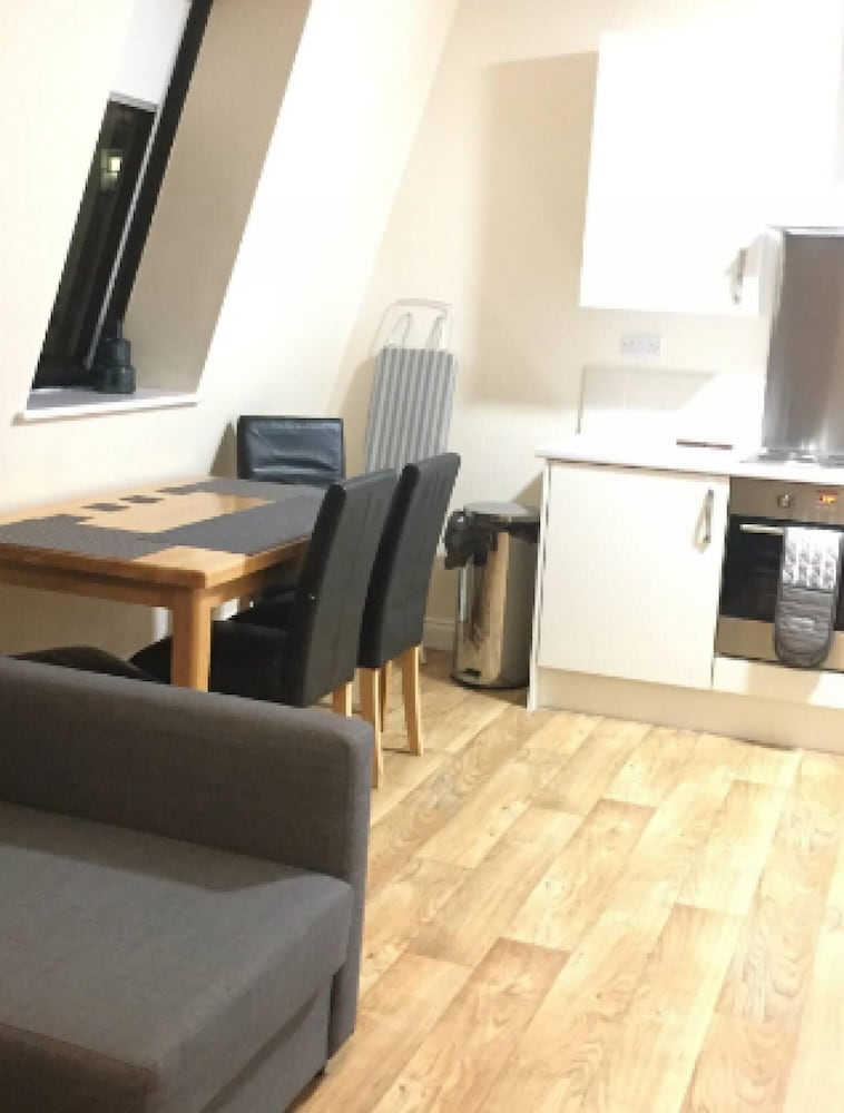 Stayzo Castle Point Apartments Premier Lodge view 5