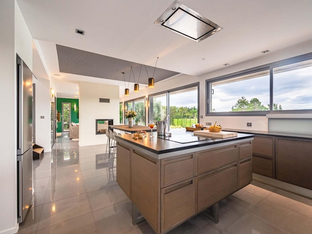 Villa 4 Bedrooms 8 PAX