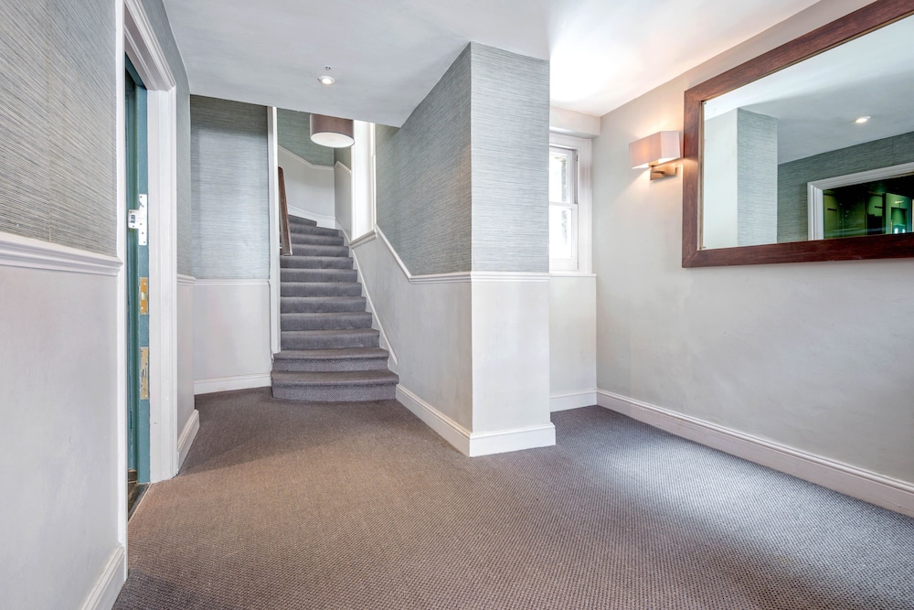 Chic Chelsea Home near South Kensington by UnderTheDoormat