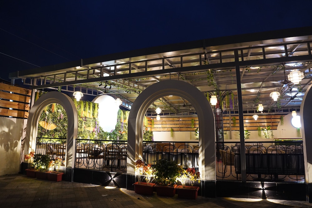 Hotel Status Inn