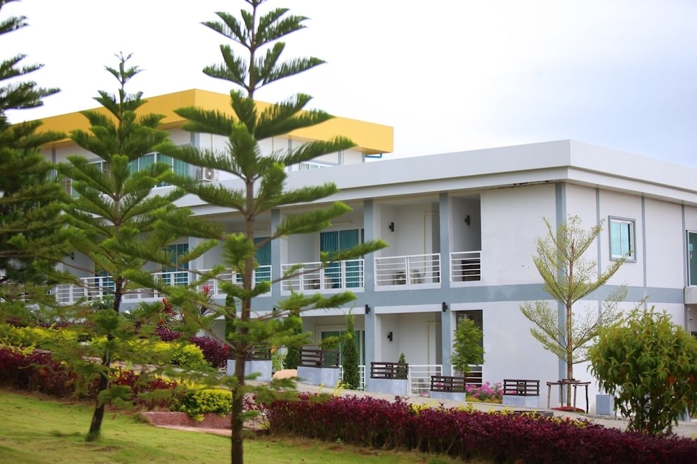 Breeze Hill Hotel