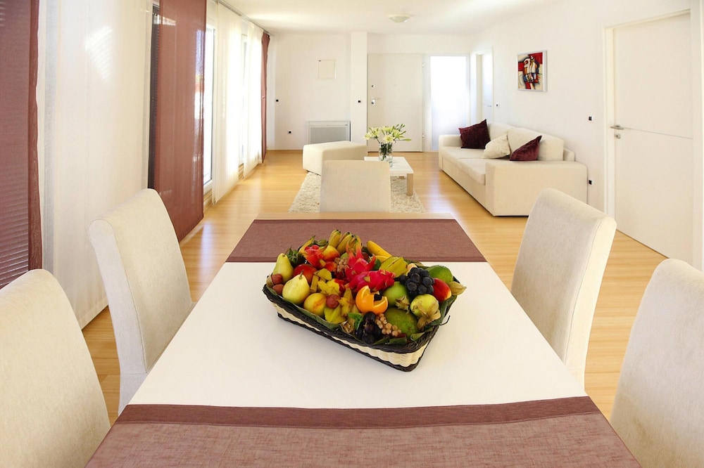 Apartments in Villas Punta Skala With Beachpool