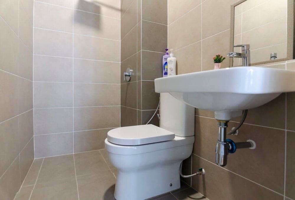 A Lovely 2BR D'pristine Suite Near Legoland