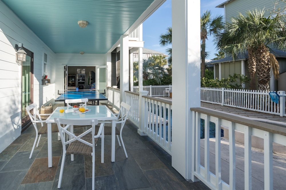 Fin by Avantstay 9 BR Destin Oasis With Pool Spa Walk to Beach