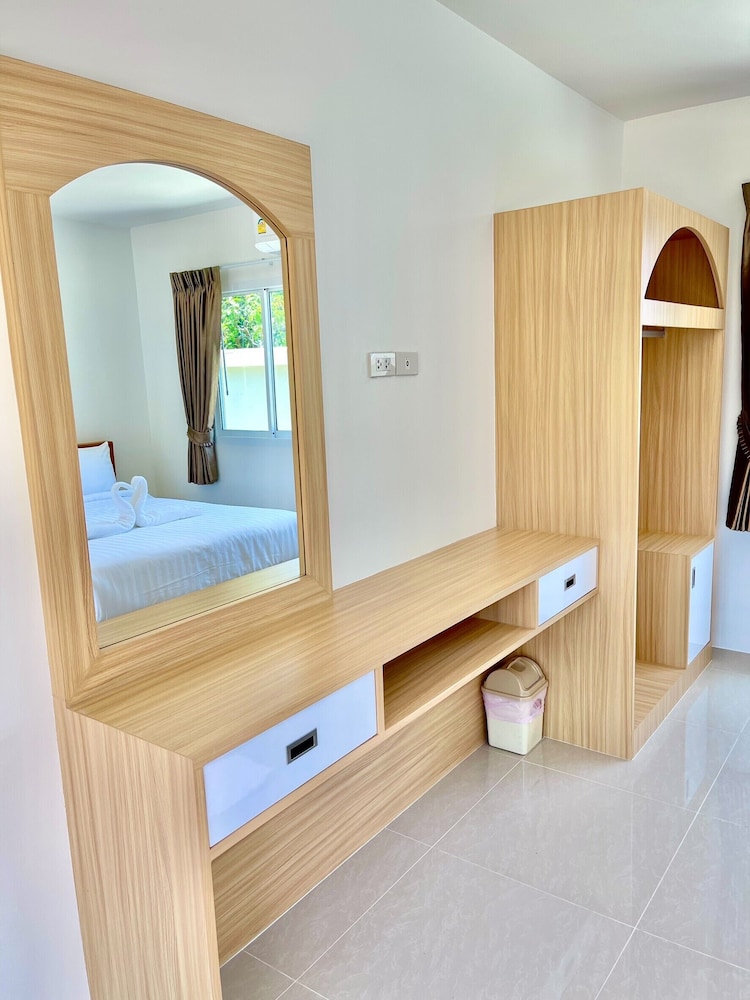 Le poulet poolvilla khanom