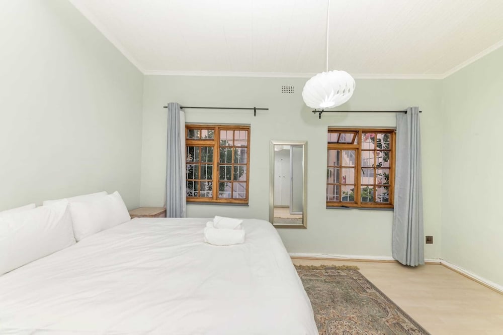 Beachside 2BD Home in the Heart of Sea Point! view 5