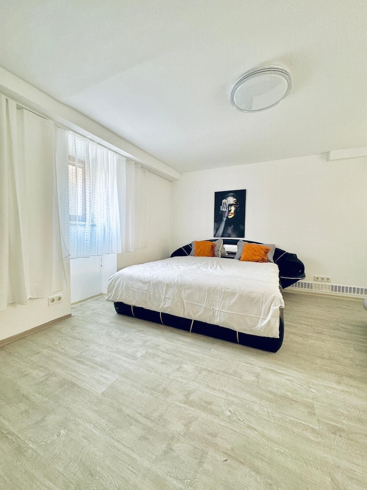 Comfortable 2BR Apt for 7 Guests
