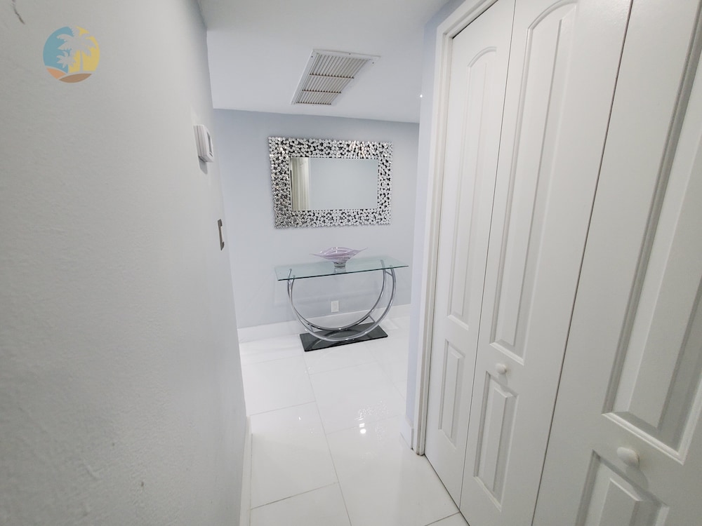 Alexander 1104 3 Bedroom Condo