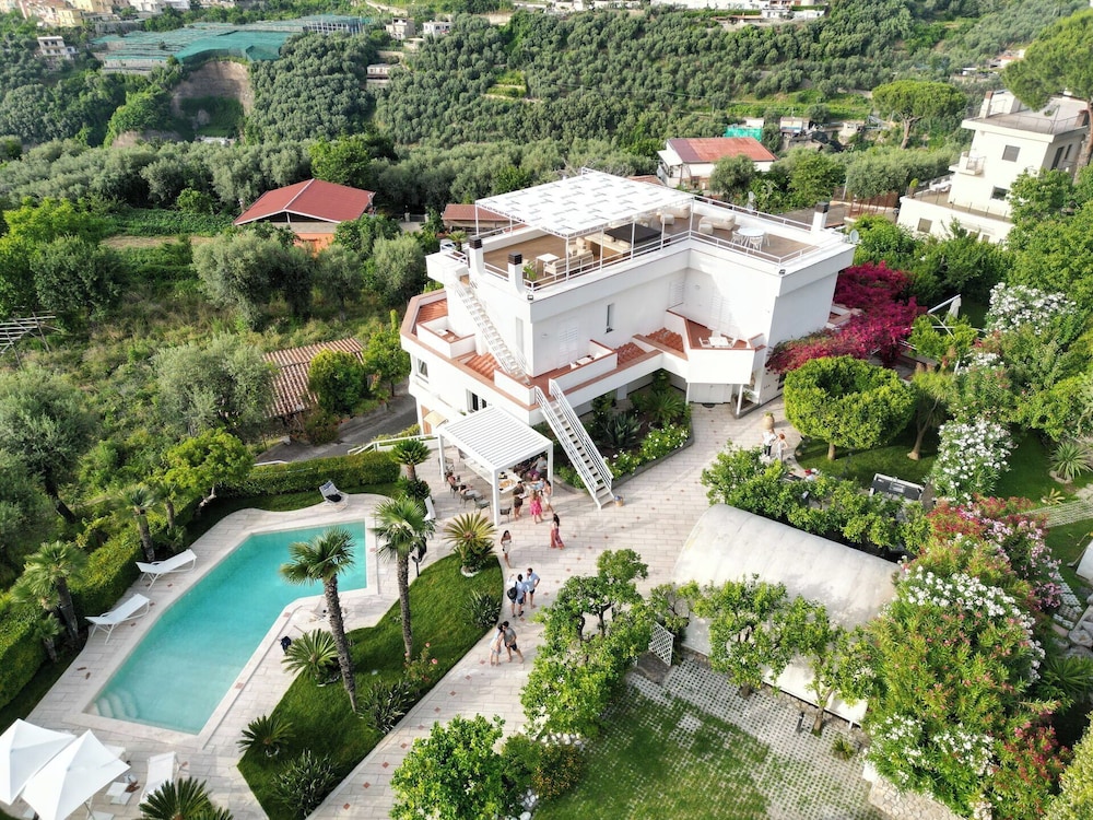 Luxury Levaina Villa, Sleeps 8 on the Amalfi Coast