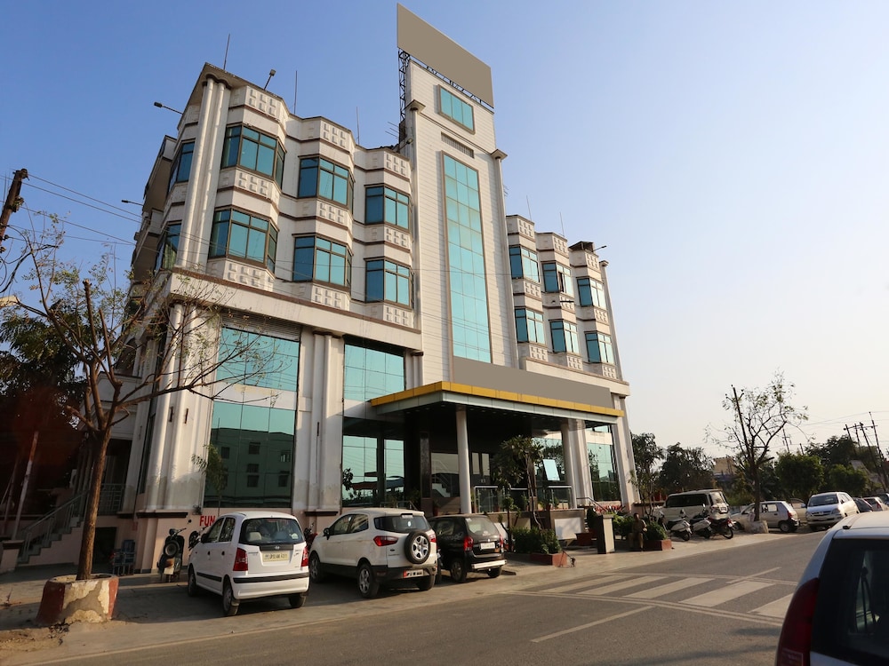 Capital O 10970 Hotel Krishna Palace
