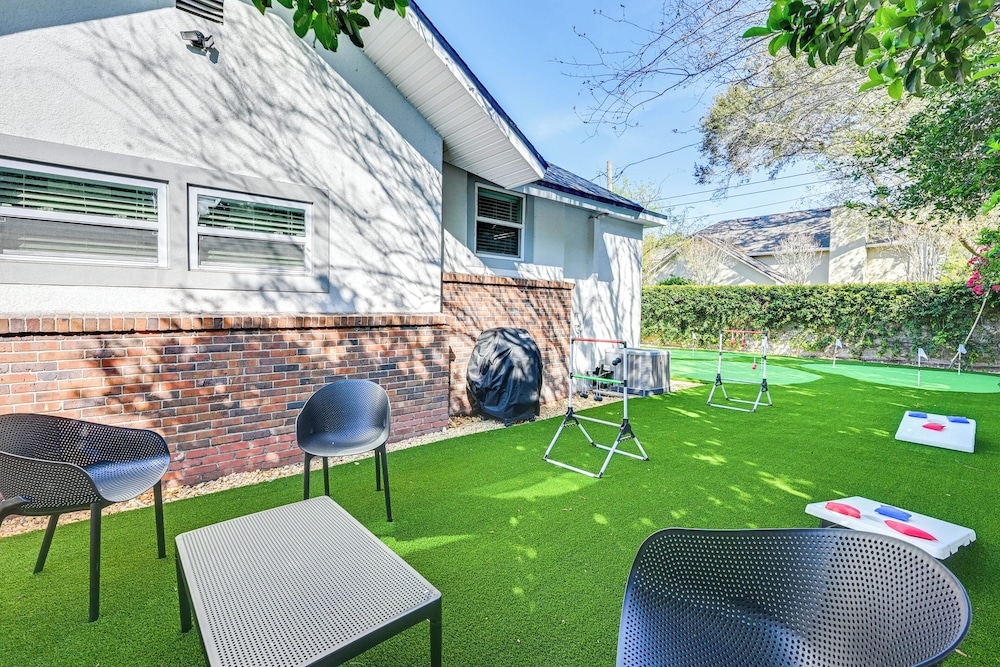 Modern Lakeland Golf Retreat w/ Putting Green