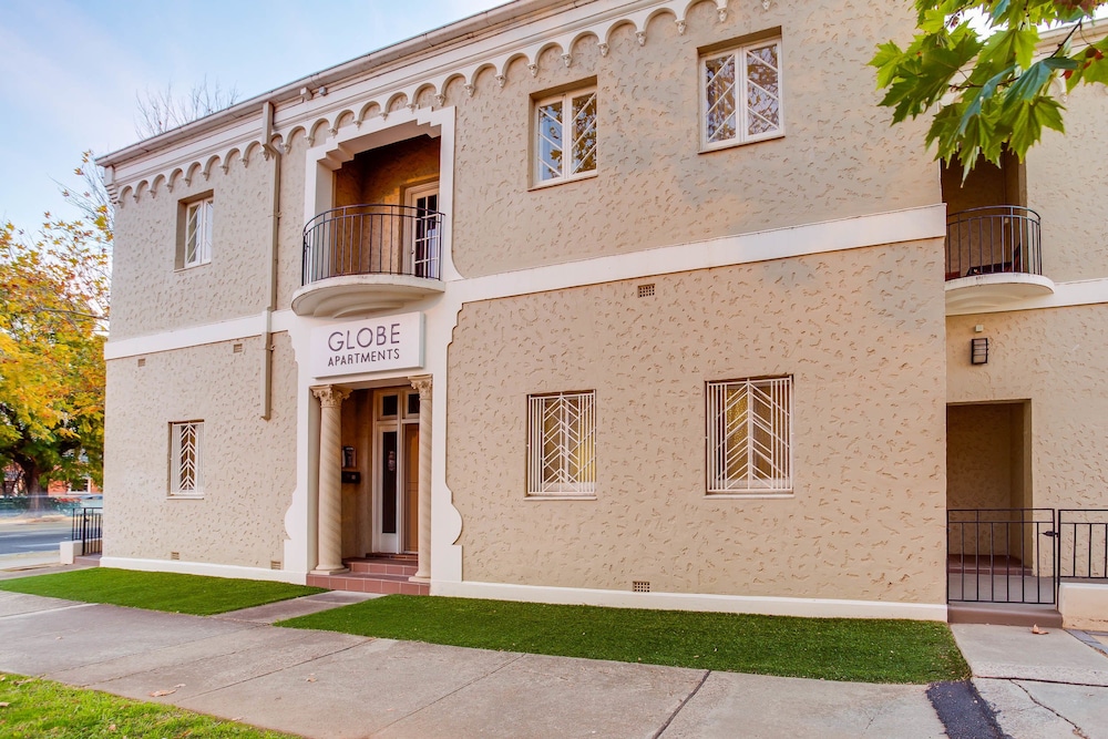Globe Apartments