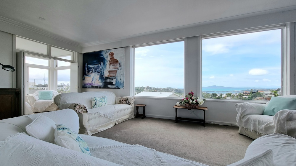 Gorgeous Apt Panoramic Views view 3
