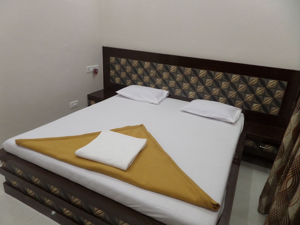 Hotel Gandharv Garden