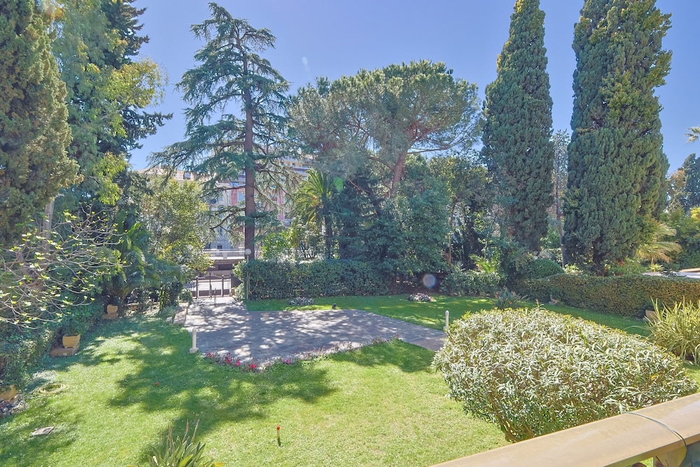 Le Jungle in Cannes With 2 Bedrooms and 2 Bathrooms
