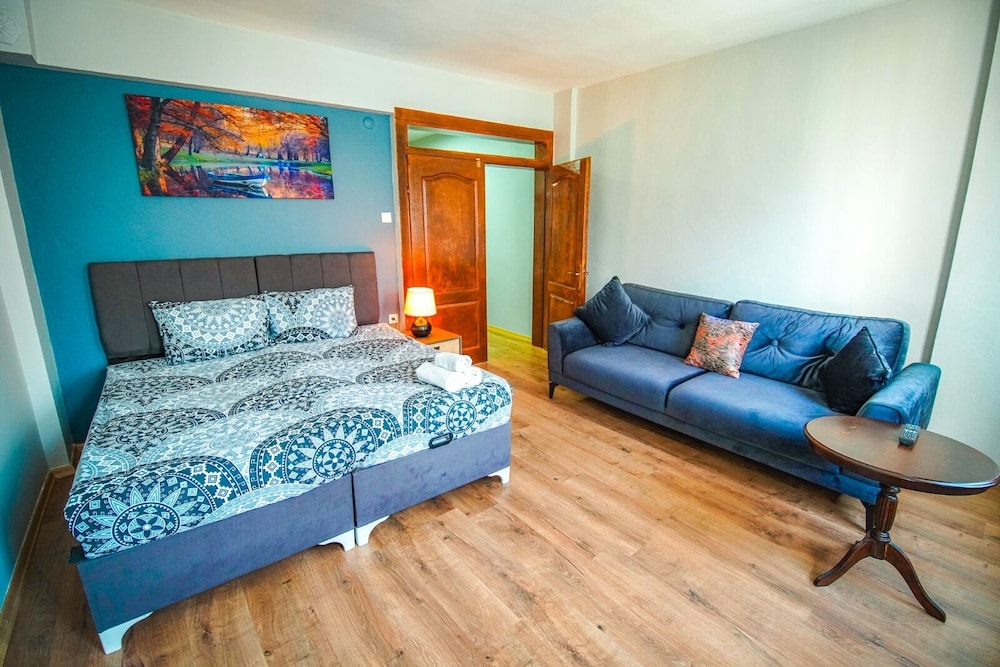 Yaghane Apartments