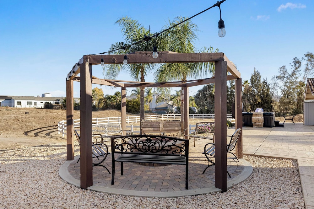 Bordeaux by Avantstay Private Pool, Hot Tub & Game Room Near Temecula