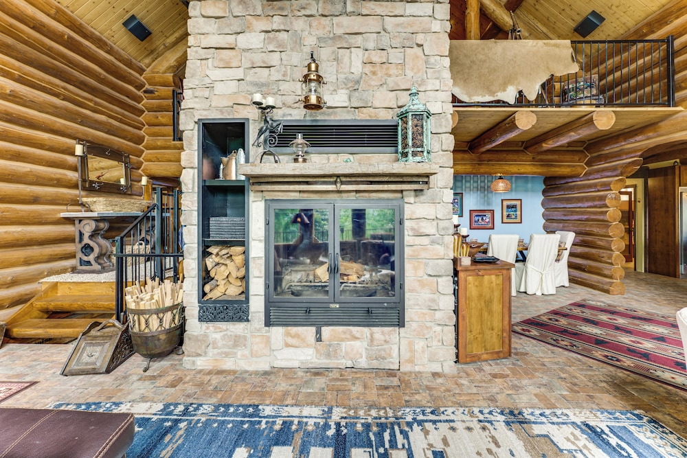 Secluded Angel Fire Retreat: Deck + Stunning View!