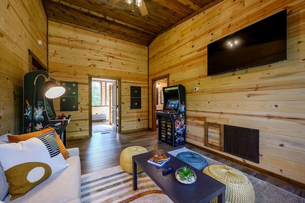 Luxurious Bright Modern Broken Bow Dream Retreat