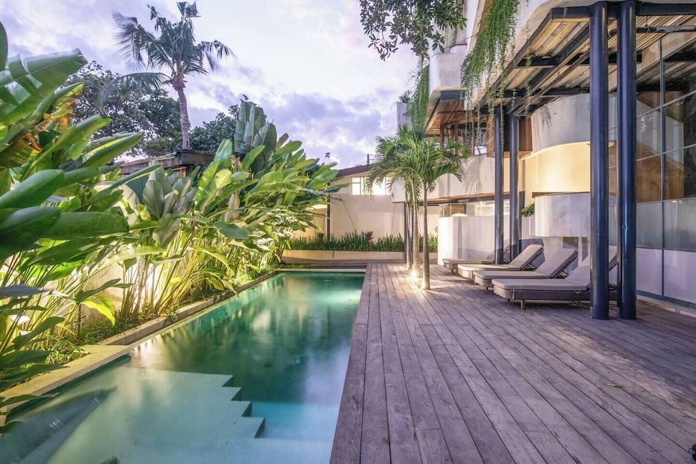 Modern 1-br Loft With Art Deco Vibe Shared Pool