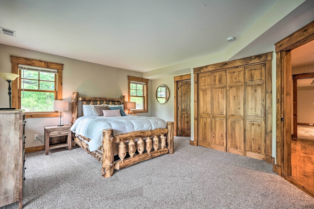 Elegant Mtn Chalet w/ Deck: 1 Mi to Mt Snow! view 2
