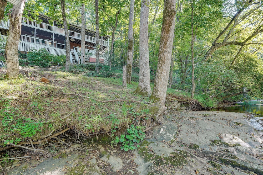 Hiwassee River Gem w/ Huge Decks: Great for Groups