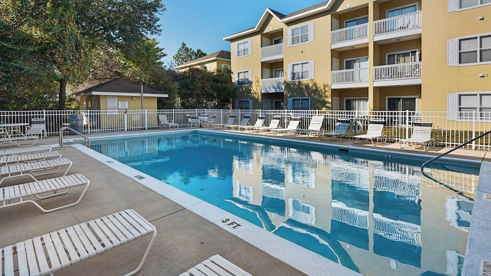 Seagrove 2BR Near Lake & Beach + Free Tickets: Bikes, Dolphin Cruise & More!