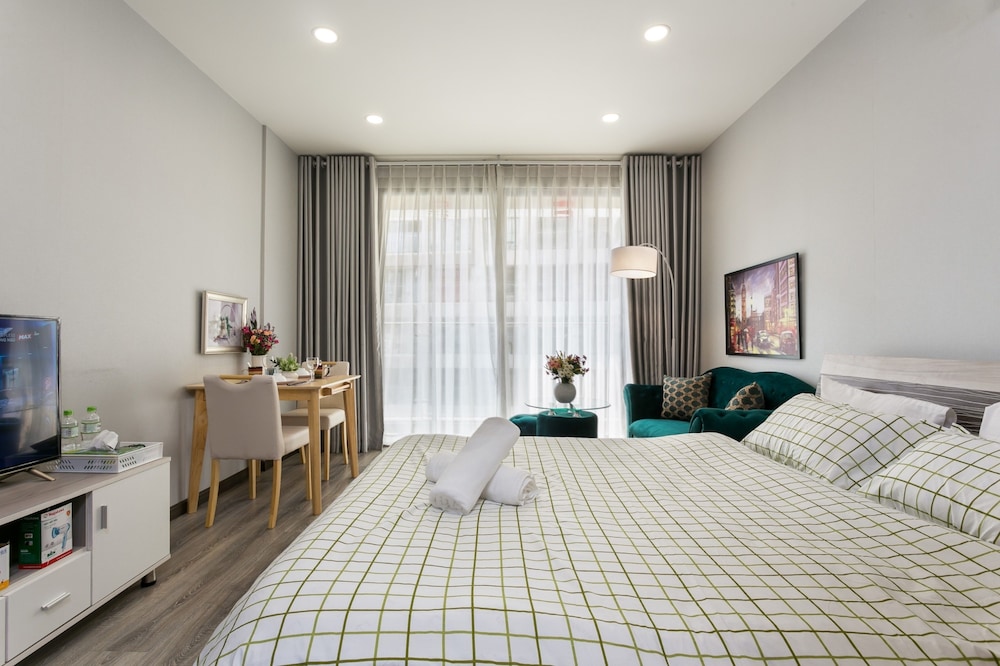 Jennifer House - Millenium Apartment