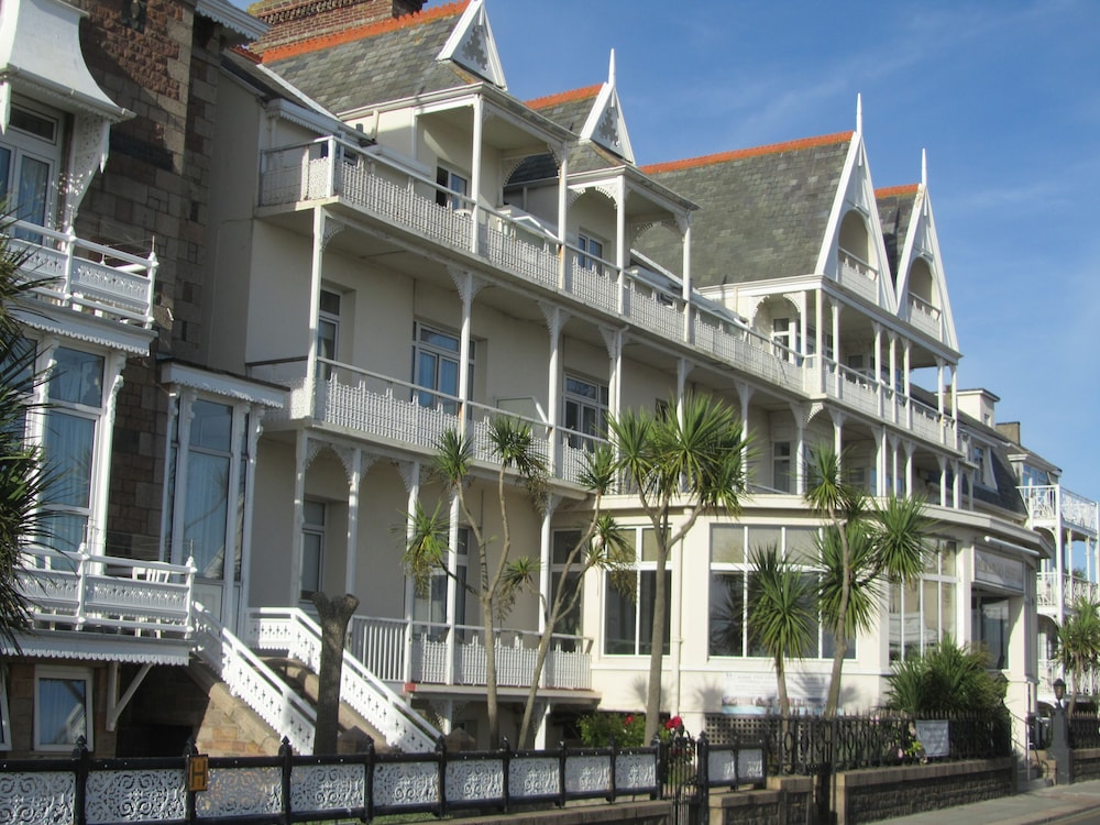 Ommaroo Hotel
