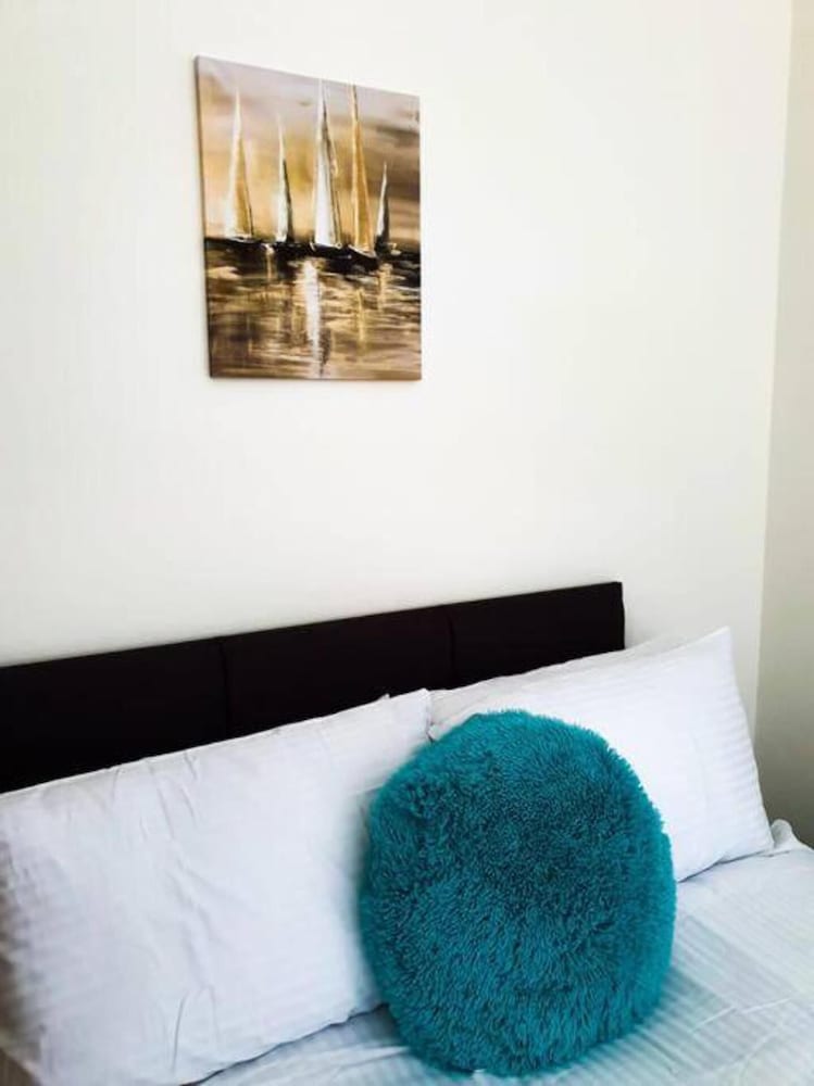 Beautiful 2-bed Apartment in Lancashire view 3