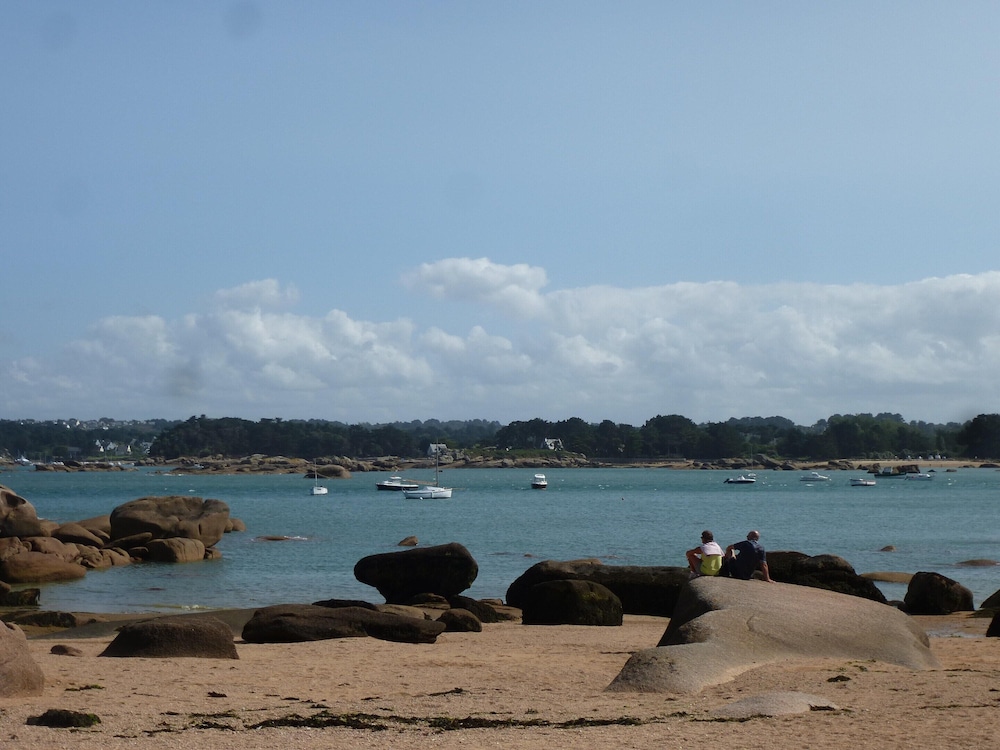Holiday Flat With sea and Garden View, Just 400m From the Beach in Port-blanc