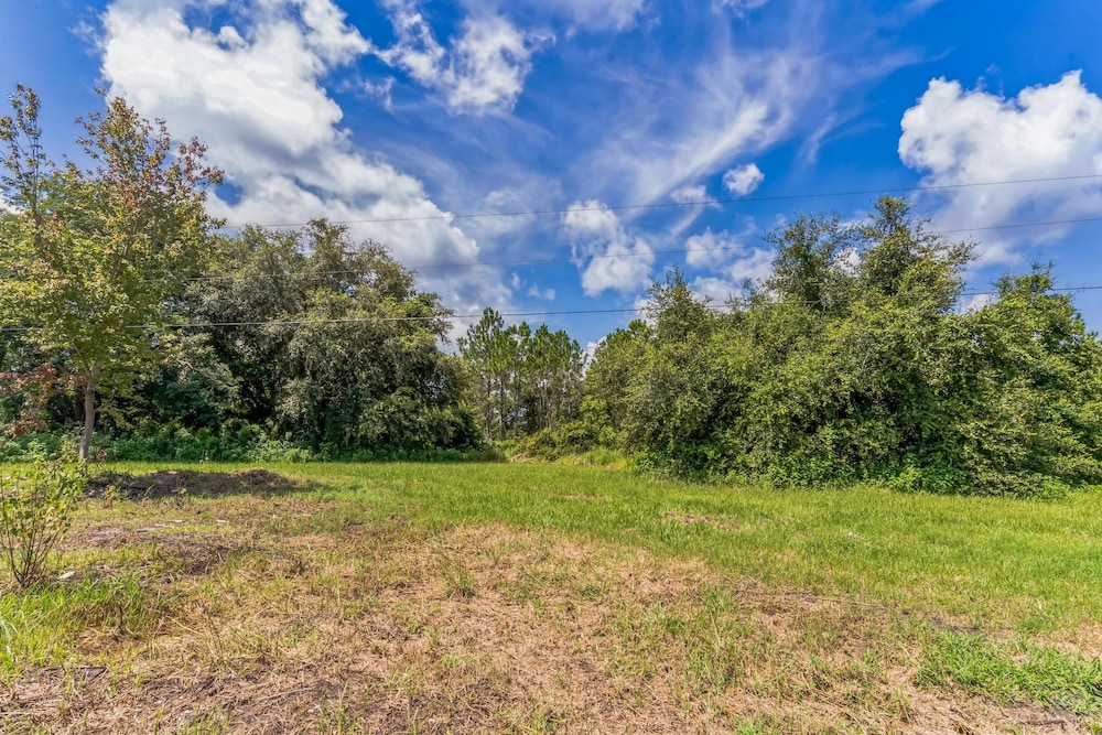 Relaxing 4br Hideaway In Groveland 4 Bedroom Cottage by RedAwning - Property Image 5