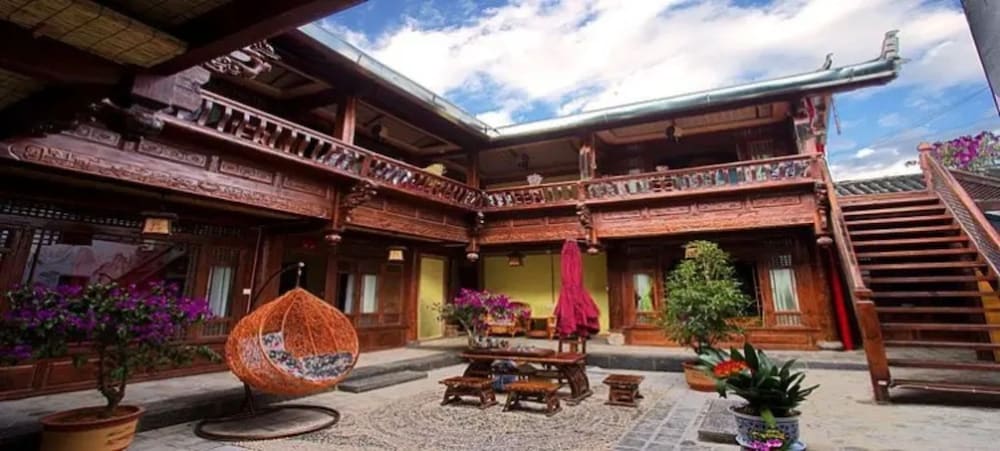 Floral Hotel Northern Cloudborn Lijiang view 5