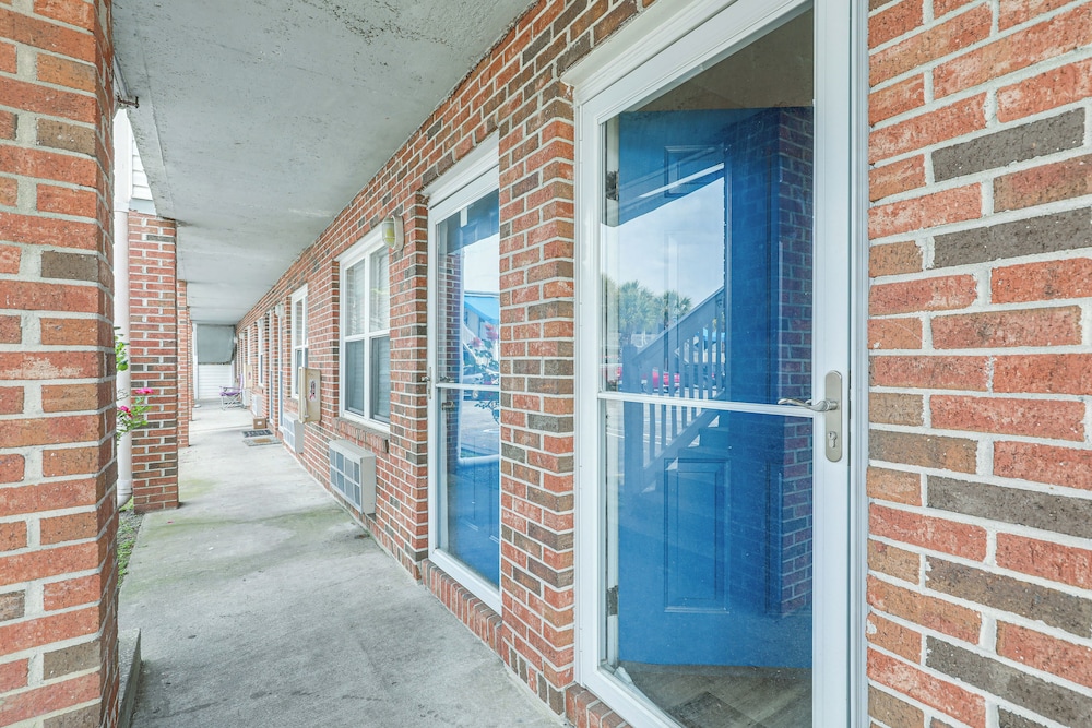 1 Mi to North Myrtle Beach: Studio w/ Pool Access