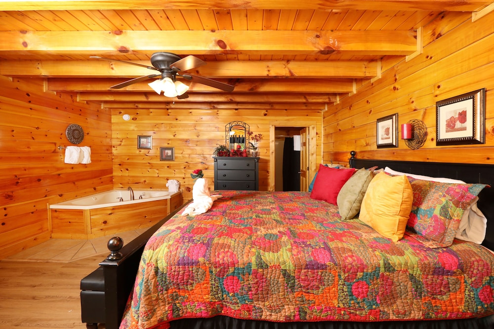 Around the Mountain - One Bedroom Cabin view 2