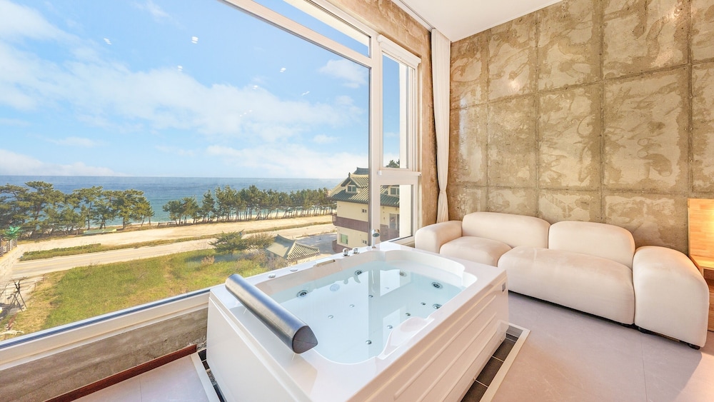Gangreung cn6 Ocean View spa Poolvilla
