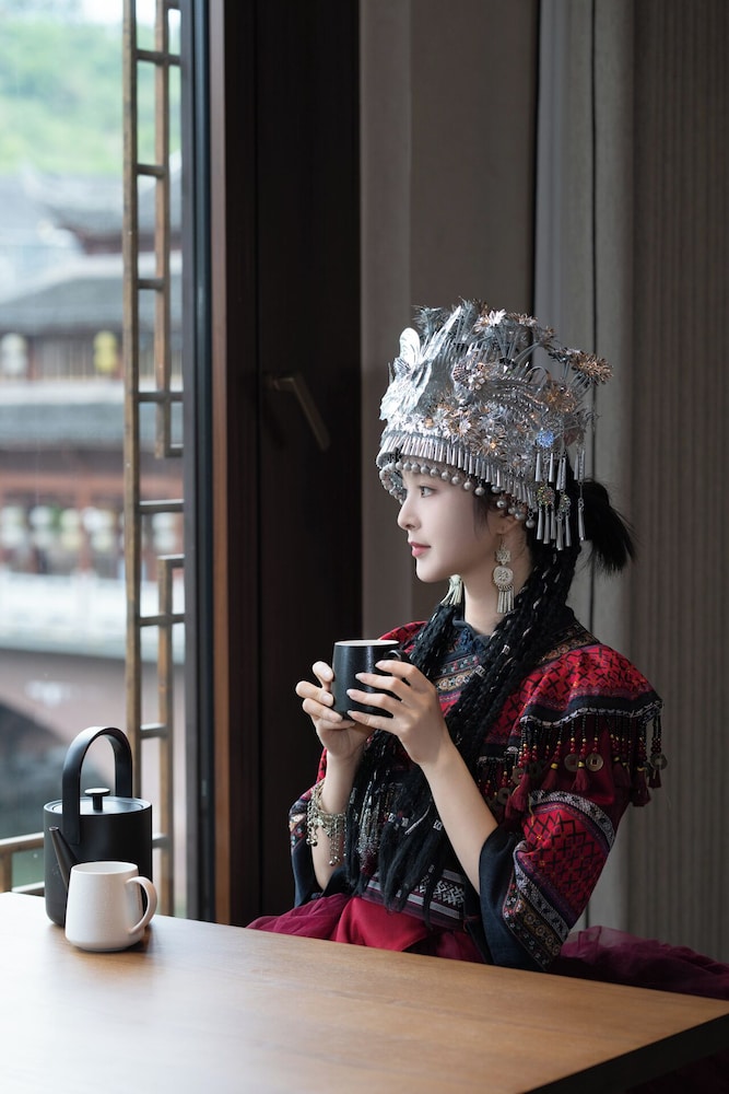 Fenghuang Yiquan River View B&B